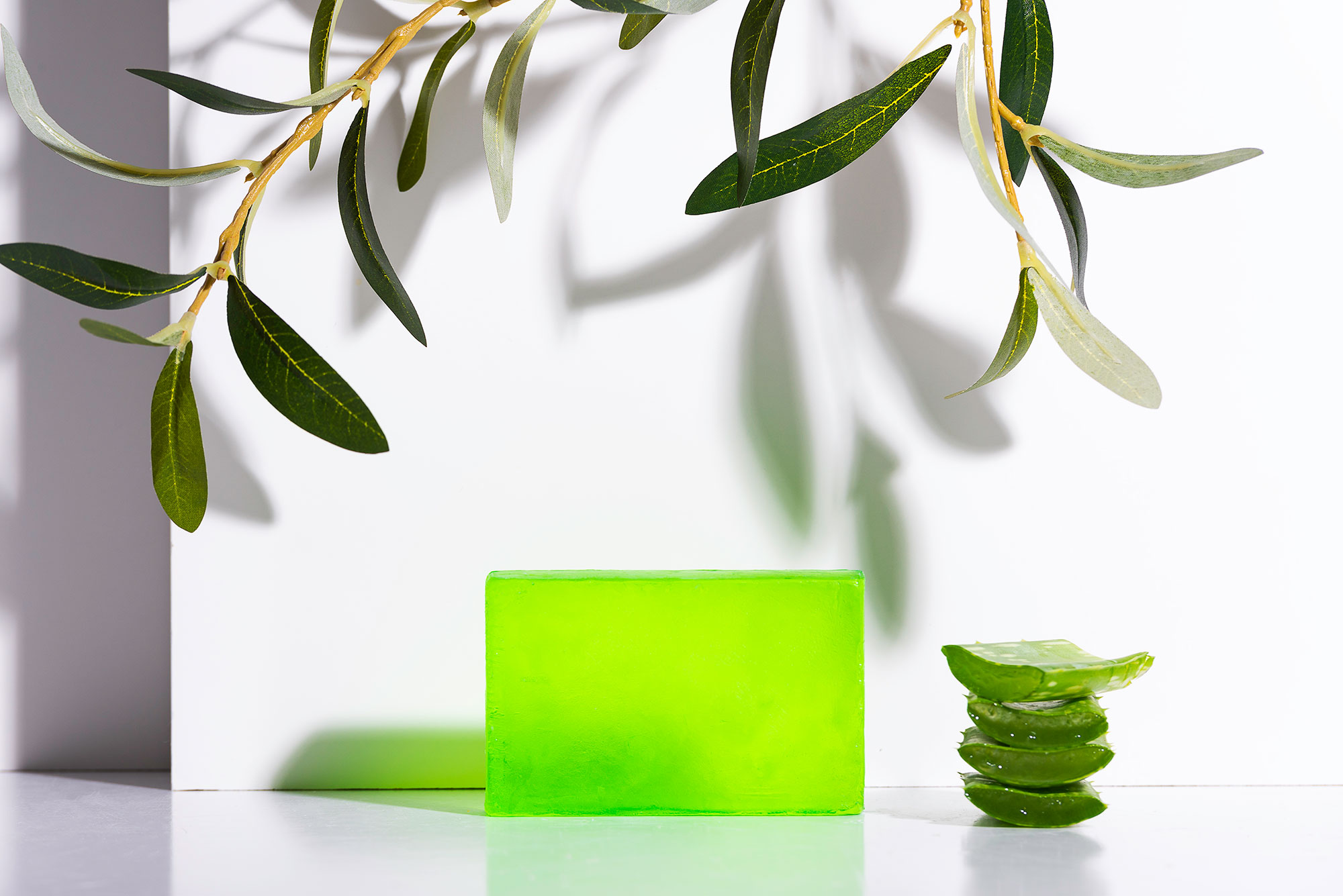 Olive-touch-soap-aloe-2.jpg Χειροποίητο Σαπούνι SOAP ALOE με Βιολογικό Λάδι Ελιάς & Εκχύλισμα Αλόης 100gr - Image 1